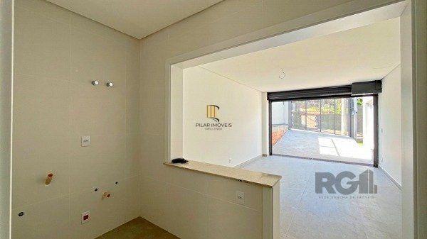 Casa em Porto Alegre, no bairro Jardim Isabel, com 3 dormitório(s), e 3 banheiro