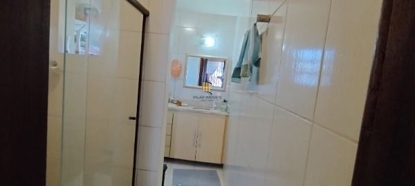 Casa em Porto Alegre, no bairro Camaquã, com 2 dormitório(s), e 2 banheiros, à v