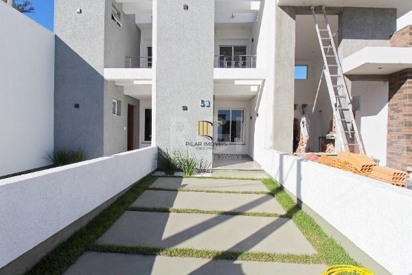 Casa em Porto Alegre, no bairro Hípica, com 2 dormitório(s), e 2 banheiros, à ve