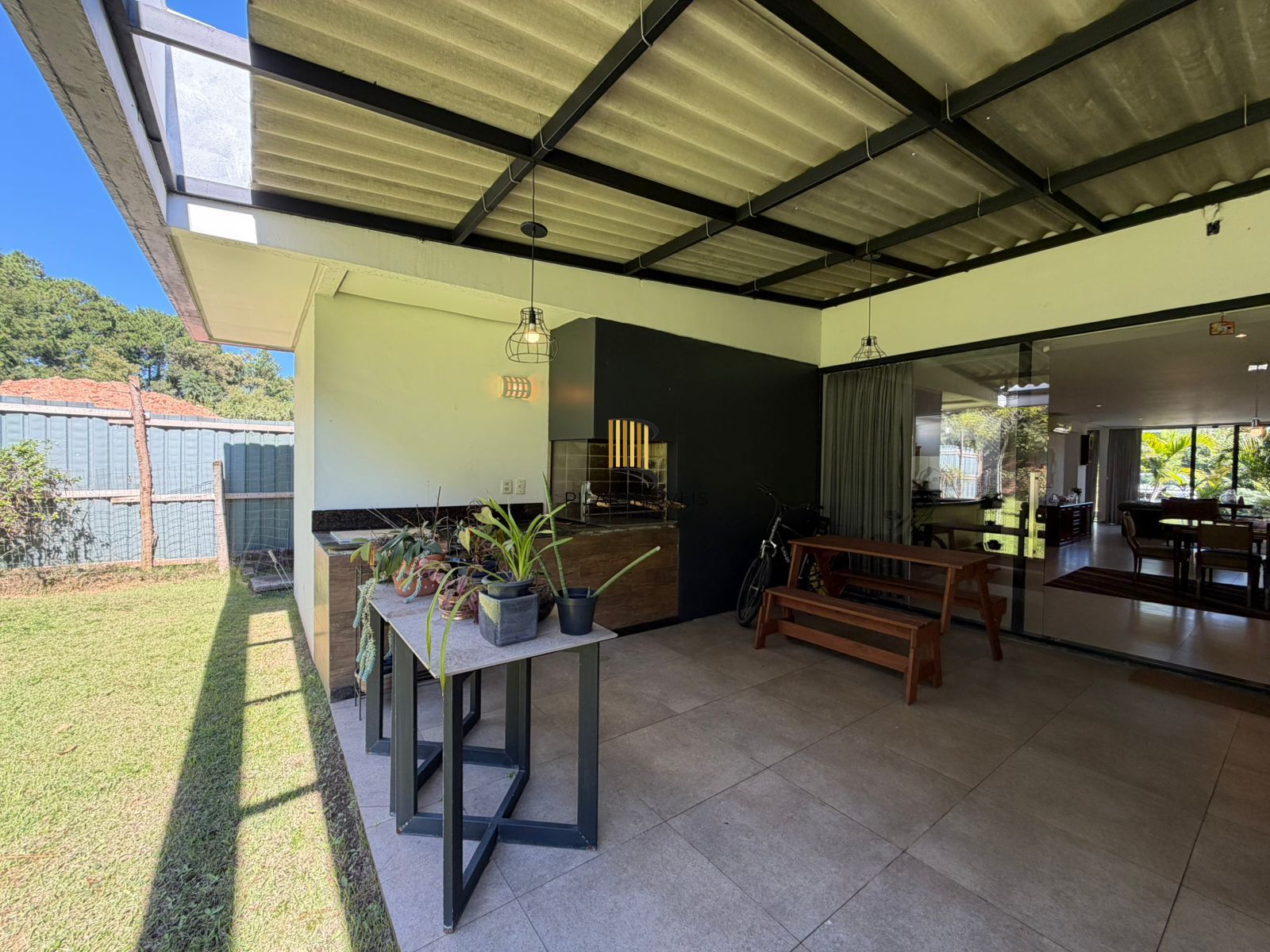 Linda Residência com 3 amplas suítes no Terra Ville.