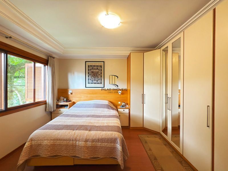 Linda Residência com 3 dormitórios sendo 1 suíte no Jardim Isabel.