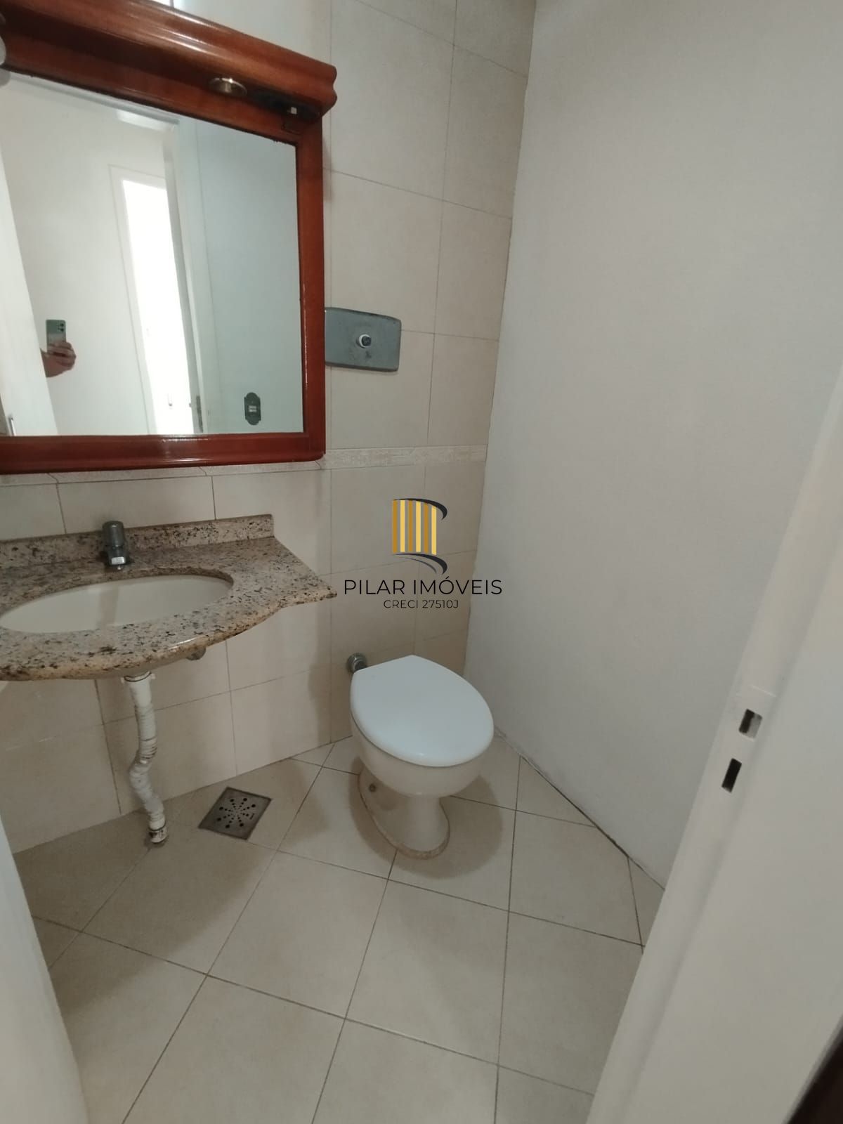 Apartamento 2 dormitórios, closet, 2 banheiros, dep. empregada vista, para o Gua