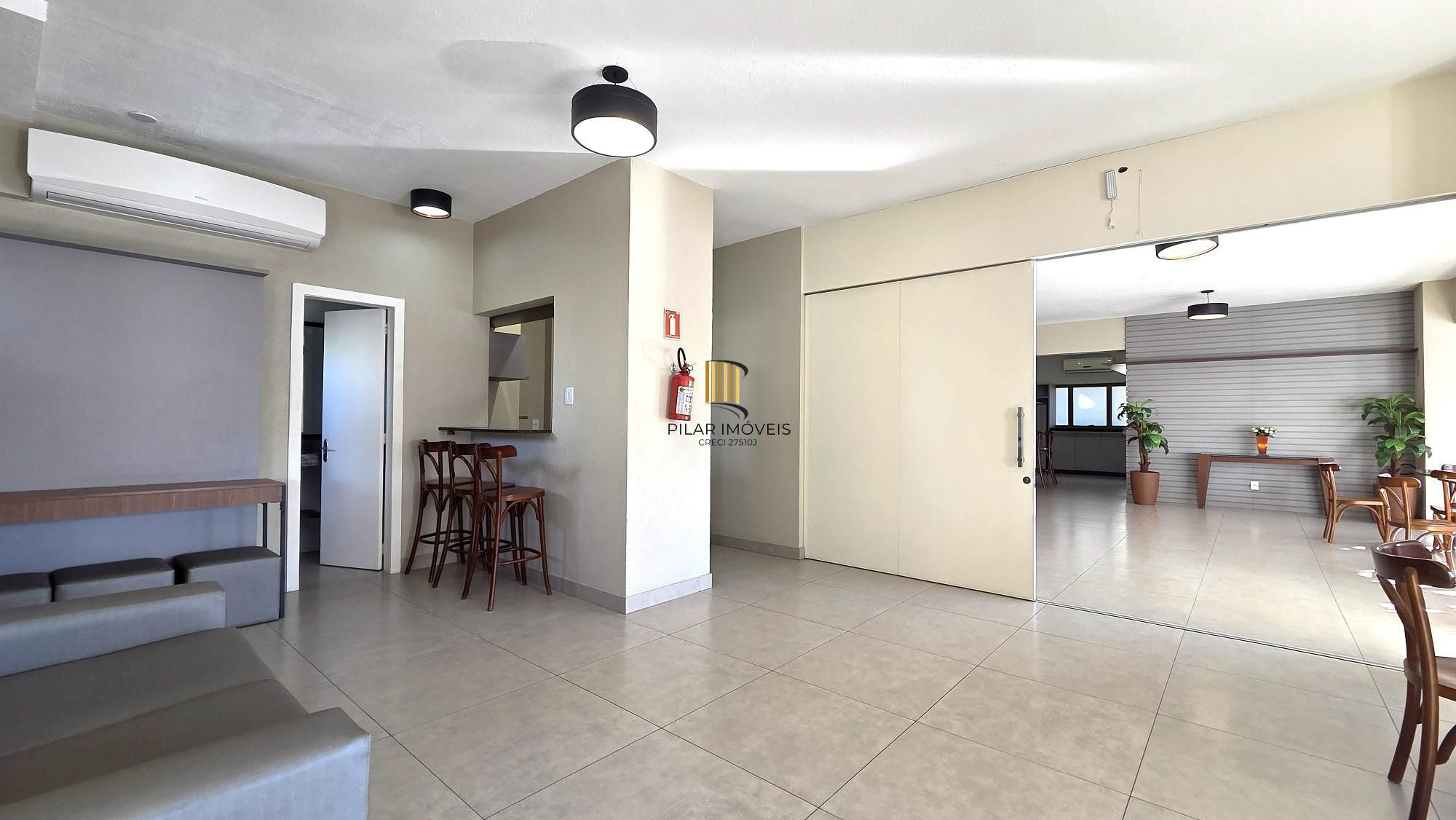 Apartamento de 75,9 m² com 3 dormitórios, 1 suíte e 2 vagas de garagem, próximo ao Barra Shopping Sul.