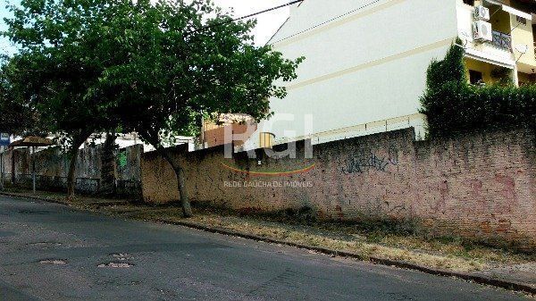 Terreno em Porto Alegre, no bairro Tristeza, à venda.