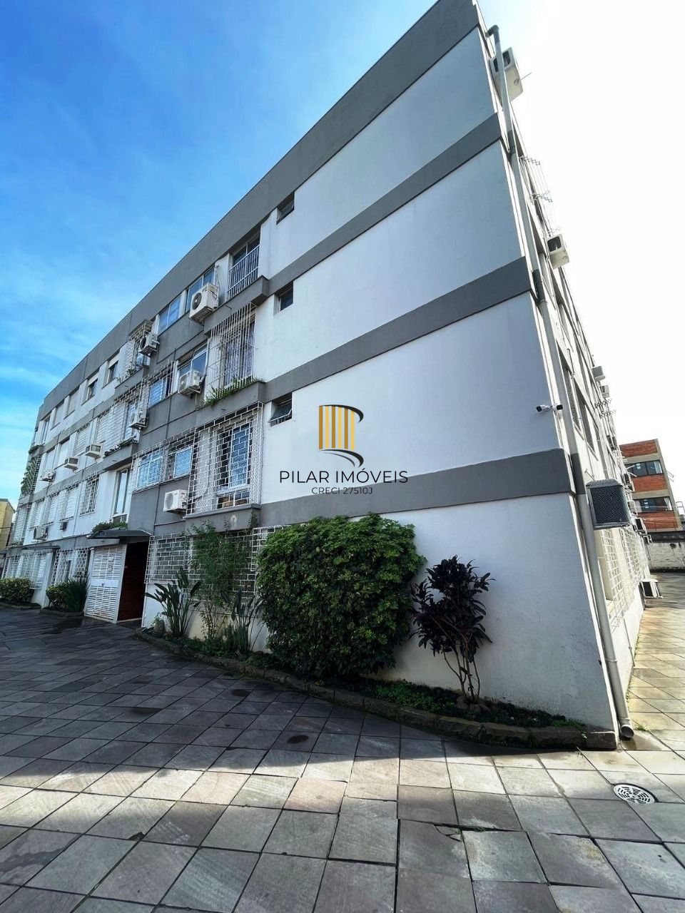 Ótimo apartamento com 2 dormitórias no bairro Menino Deus.