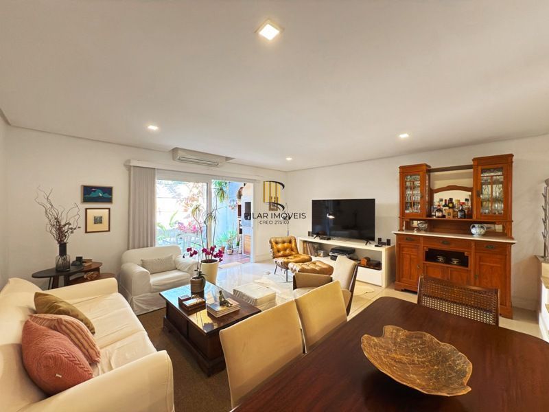 Linda Residência com 3 dormitórios e 1 suíte no Bairro Tristeza para venda.