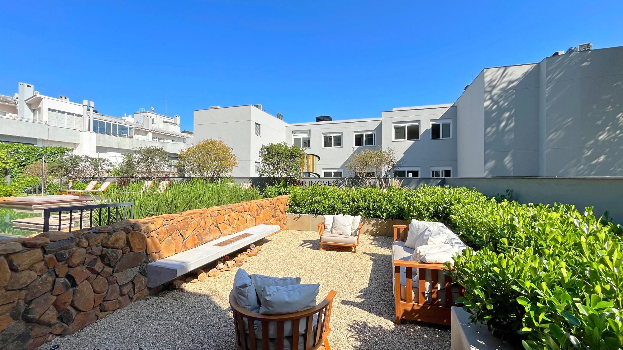 Belíssimo apartamento com projeto diferenciado e vista deslumbrante para o pôr do sol.