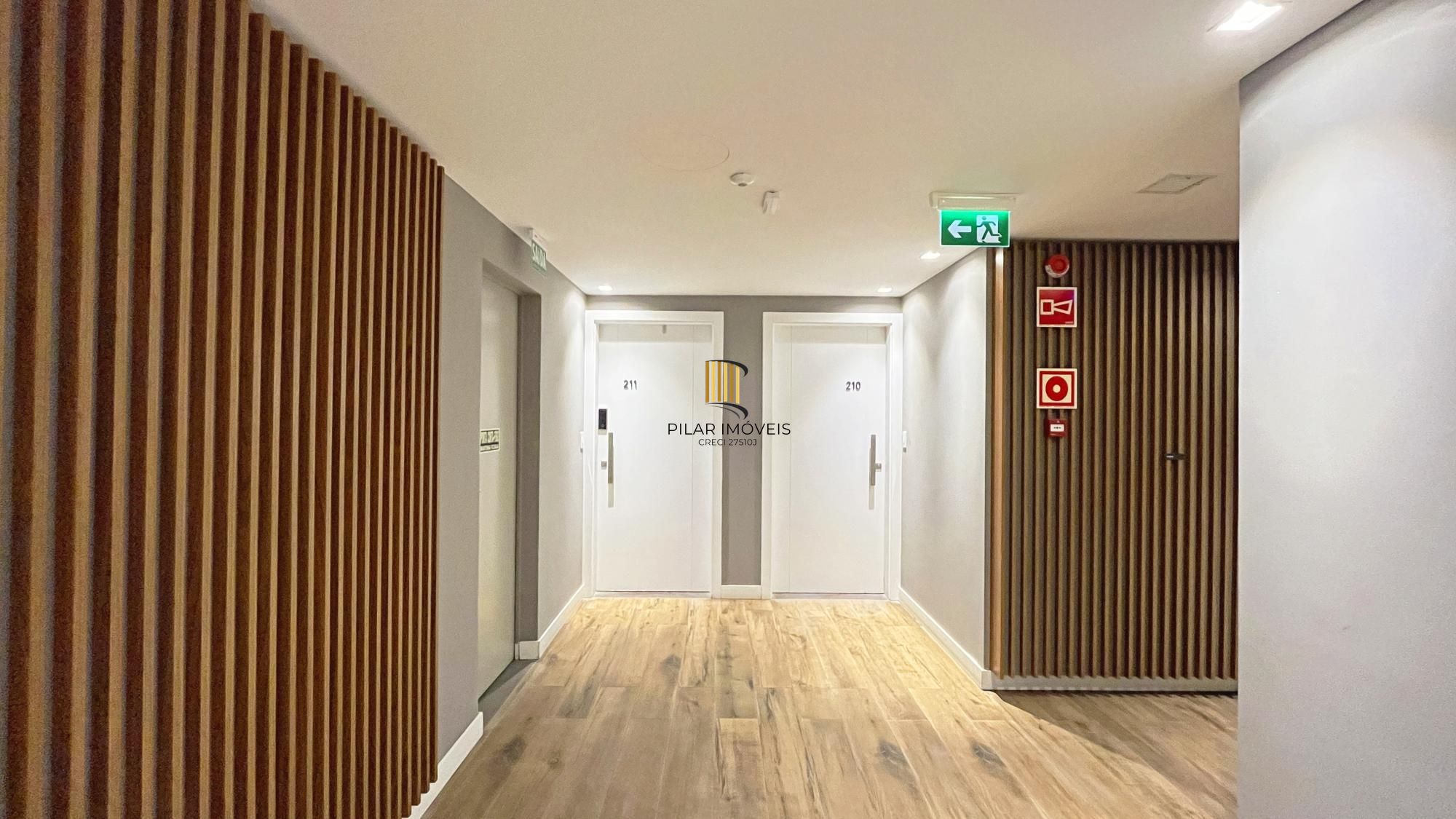 Apartamento NOVO, 100% mobiliado, com 149,84m² de área privativa, 3 suítes e 2 vagas de garagem.