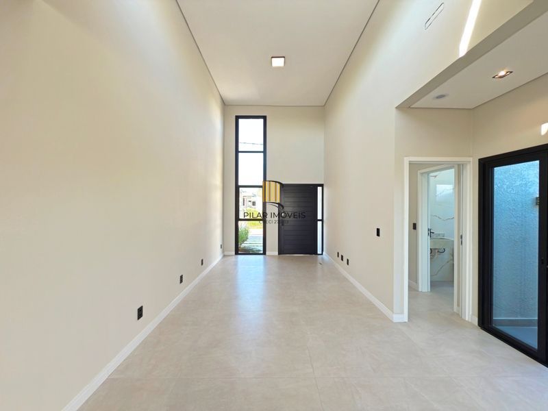 Espetacular Residência térrea com 3 dormitórios no bairro Hípica.