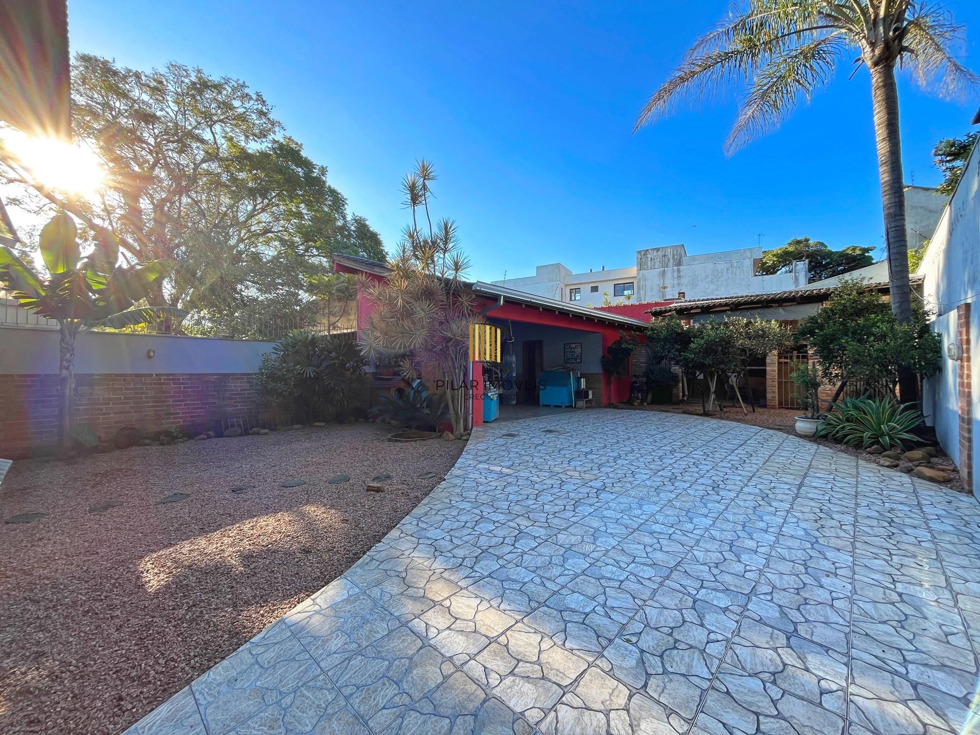Casa 4 dormitórios no bairro Ipanema