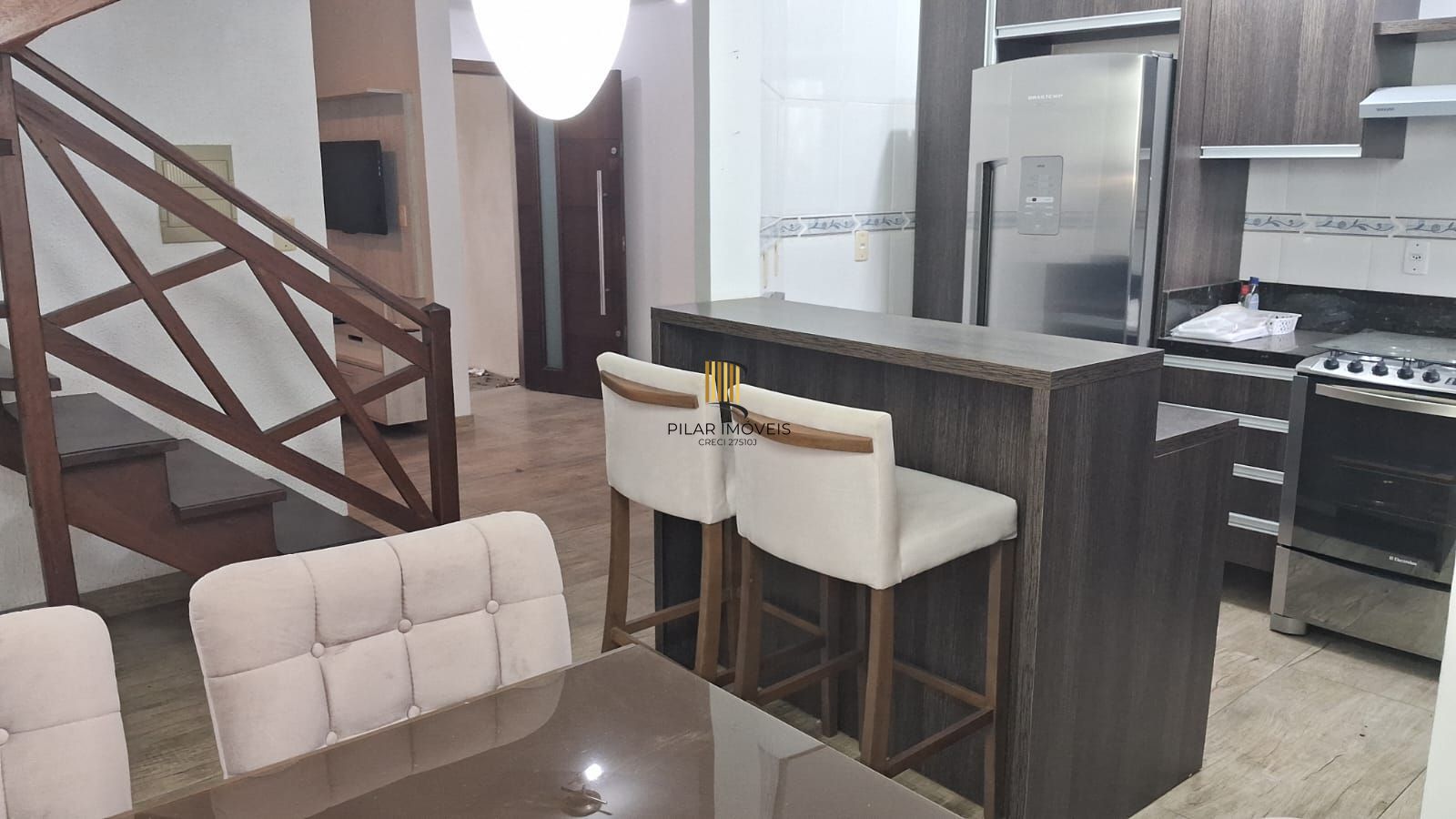 Excelente Residência com 3 dormitórios sendo 2 deles suítes de casal.