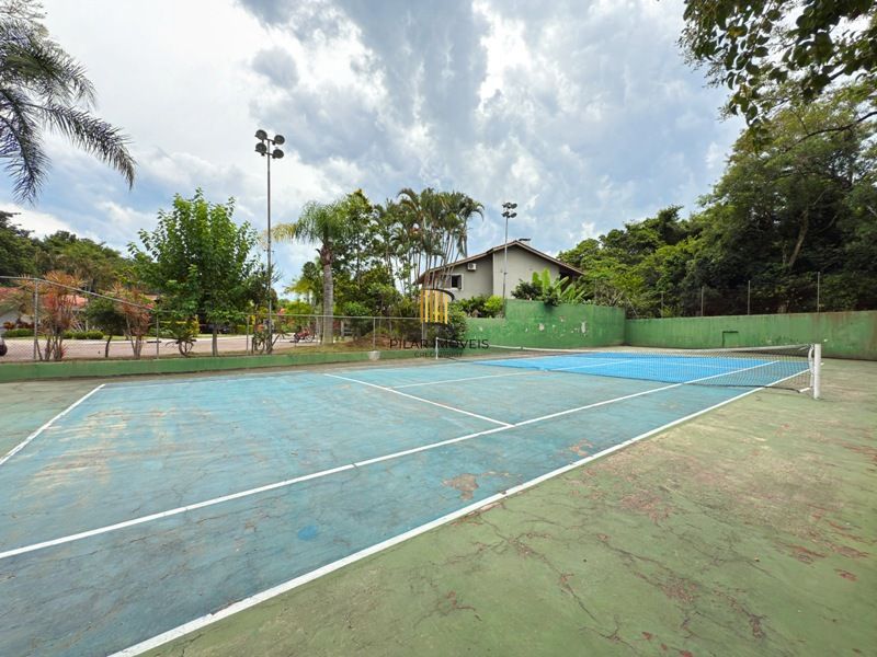Linda Residência em Condomínio Fechado no Bairro Pedra Redonda.