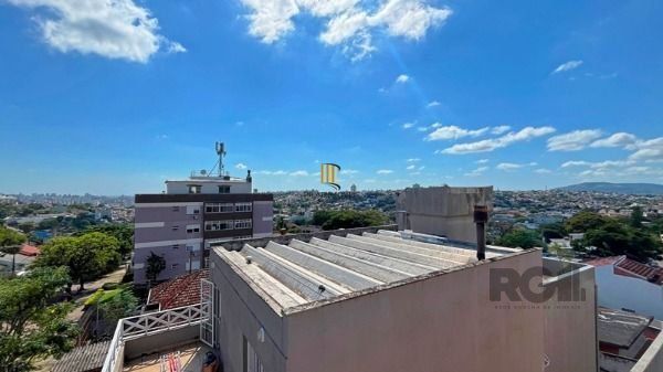Apartamento em Porto Alegre, no bairro Medianeira, com 3 dormitório(s), e 3 banh