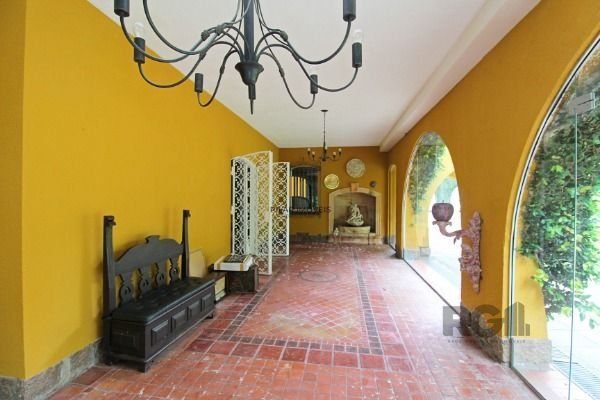 Casa em Porto Alegre, no bairro Pedra Redonda, com 7 dormitório(s), e 7 banheiro