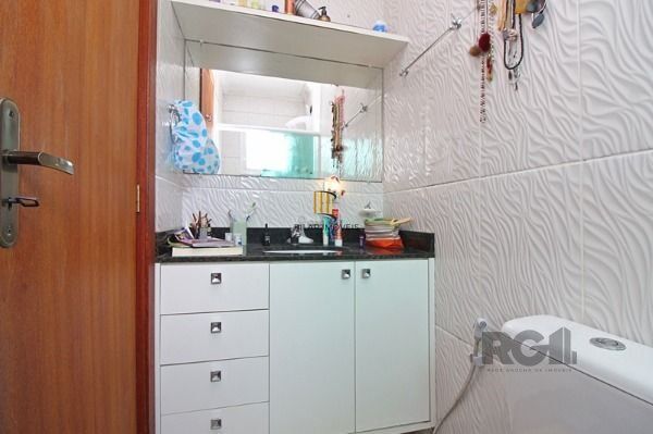 Casa Condominio em Porto Alegre, no bairro Campo Novo, com 3 dormitório(s), e 3 