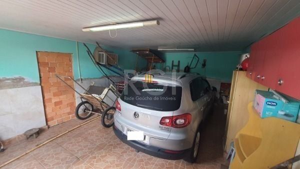 Casa para Venda - 220m², 4 dormitórios, 3 vagas - Restinga