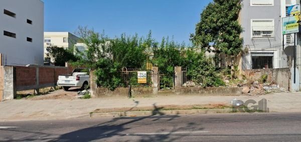 Terreno em Porto Alegre, no bairro Medianeira, à venda.