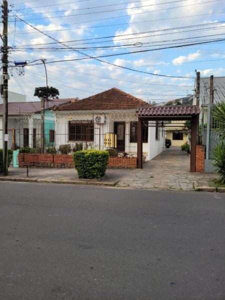 Casa em Porto Alegre, no bairro Cavalhada, com 6 dormitório(s), e 6 banheiros, à - Pilar Imóveis