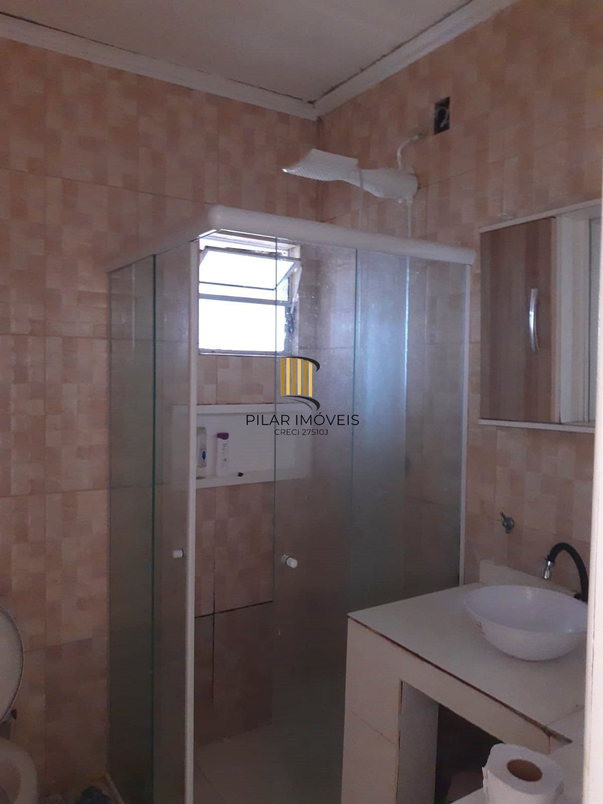 Sobrado no Menino Deus com 3D,  garagem para 2 carros e piscina.