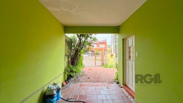 Casa em Porto Alegre, no bairro Ipanema, com 4 dormitório(s), e 4 banheiros, à v
