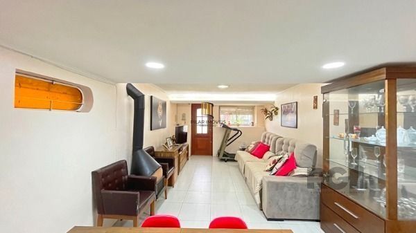 Casa para Venda - 240m², 4 dormitórios, 3 vagas - Nonoai