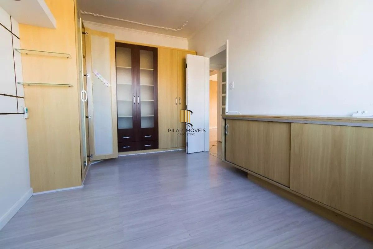 Ótimo apartamento no Menino Deus com 76,48m2 de área privativa, 3 dormitórios e 2 banheiros.