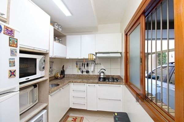 Casa Condominio em Porto Alegre, no bairro Guarujá, com 2 dormitório(s), e 2 ban