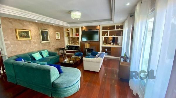 Casa em Porto Alegre, no bairro Vila Assunção, com 3 dormitório(s), e 3 banheiro