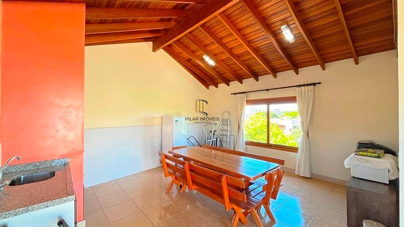 Sobrado 4 dormitórios à venda Camaquã Porto Alegre/RS