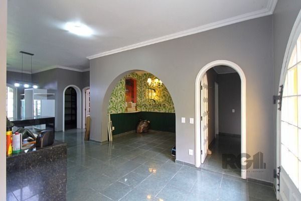 Casa em Porto Alegre, no bairro Pedra Redonda, com 7 dormitório(s), e 7 banheiro