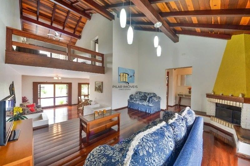 Casa à venda com 280m² | 3 dormitórios | 1 suíte | 2 vagas | Ipanema – Porto Alegre