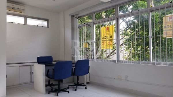 Conjunto/Sala em Porto Alegre, no bairro Menino Deus, e 0 banheiros, à venda.