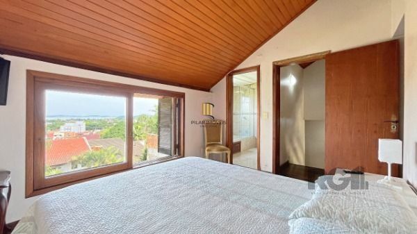 Casa em Porto Alegre, no bairro Ipanema, com 3 dormitório(s), à venda.