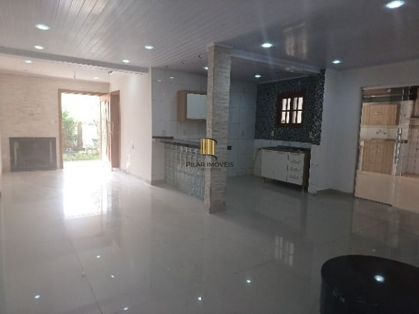 Casa em Porto Alegre, no bairro Restinga, com 4 dormitório(s), e 4 banheiros, à 