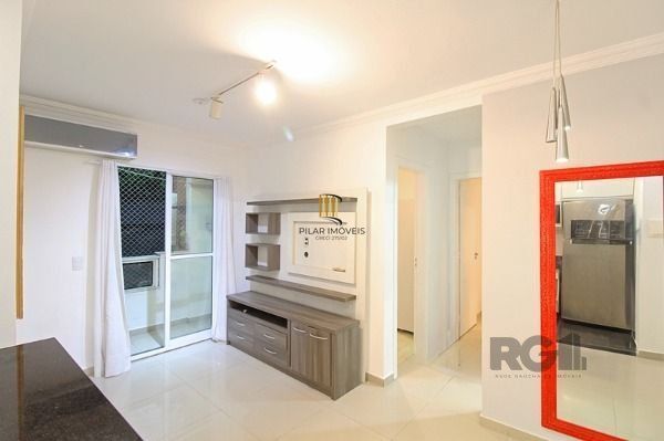 Apartamento em Porto Alegre, no bairro Teresópolis, com 2 dormitório(s), e 2 ban