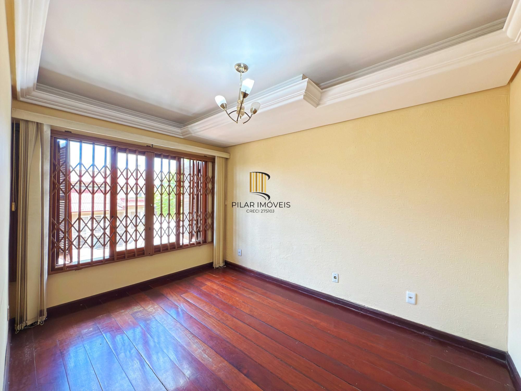 Casa 4 dormitórios no bairro Ipanema