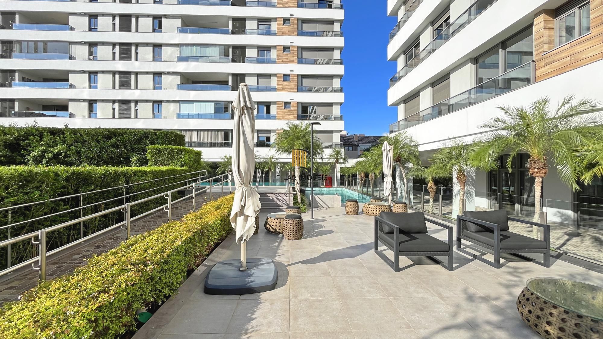 Apartamento NOVO, 100% mobiliado, com 149,84m² de área privativa, 3 suítes e 2 vagas de garagem.