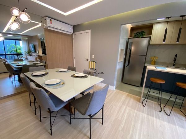 Apartamento em Porto Alegre, no bairro Cristal, com 2 dormitório(s), e 2 banheir