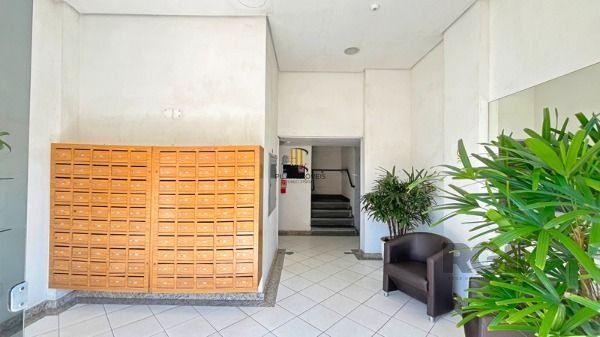 Apartamento em Porto Alegre, no bairro Teresópolis, com 2 dormitório(s), e 2 ban