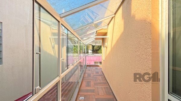 Casa em Porto Alegre, no bairro Nonoai, com 4 dormitório(s), à venda.