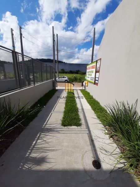 Sobrado em Porto Alegre, no bairro Aberta dos Morros, com 2 dormitório(s), e 2 b