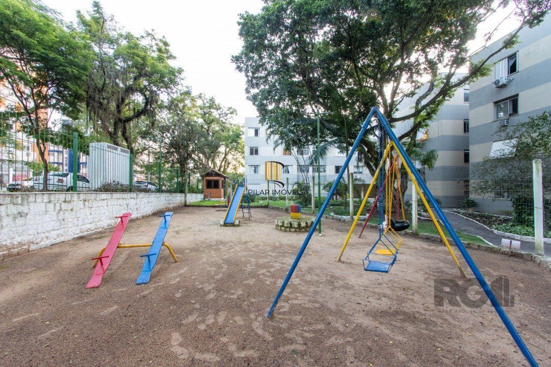 Apartamento em Porto Alegre, no bairro Tristeza, com 2 dormitório(s), e 2 banhei