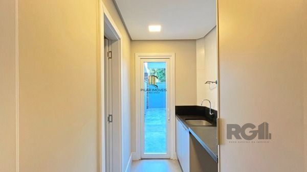 Casa Condominio para Venda - 364m², 3 dormitórios, sendo 3 suites, 2 vagas - Ped