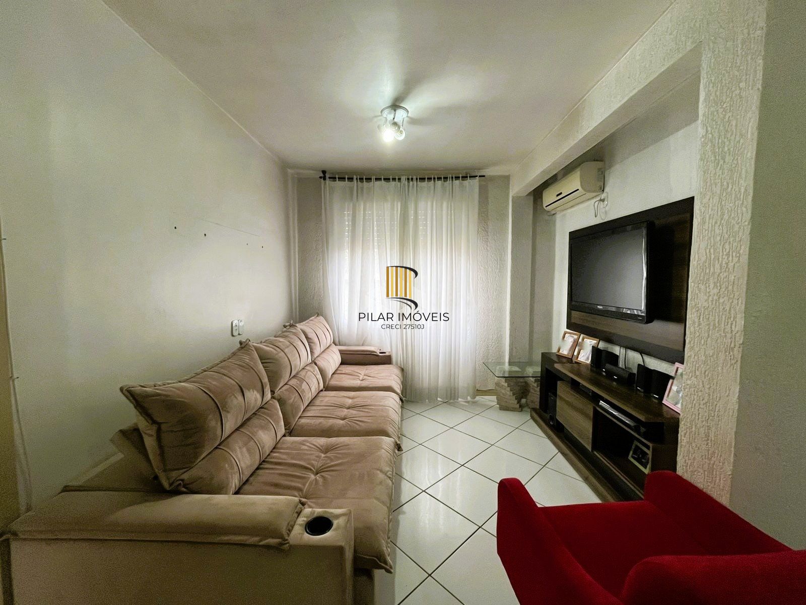 Apartamento 2 dormitórios, perto de todos recursos do bairro.