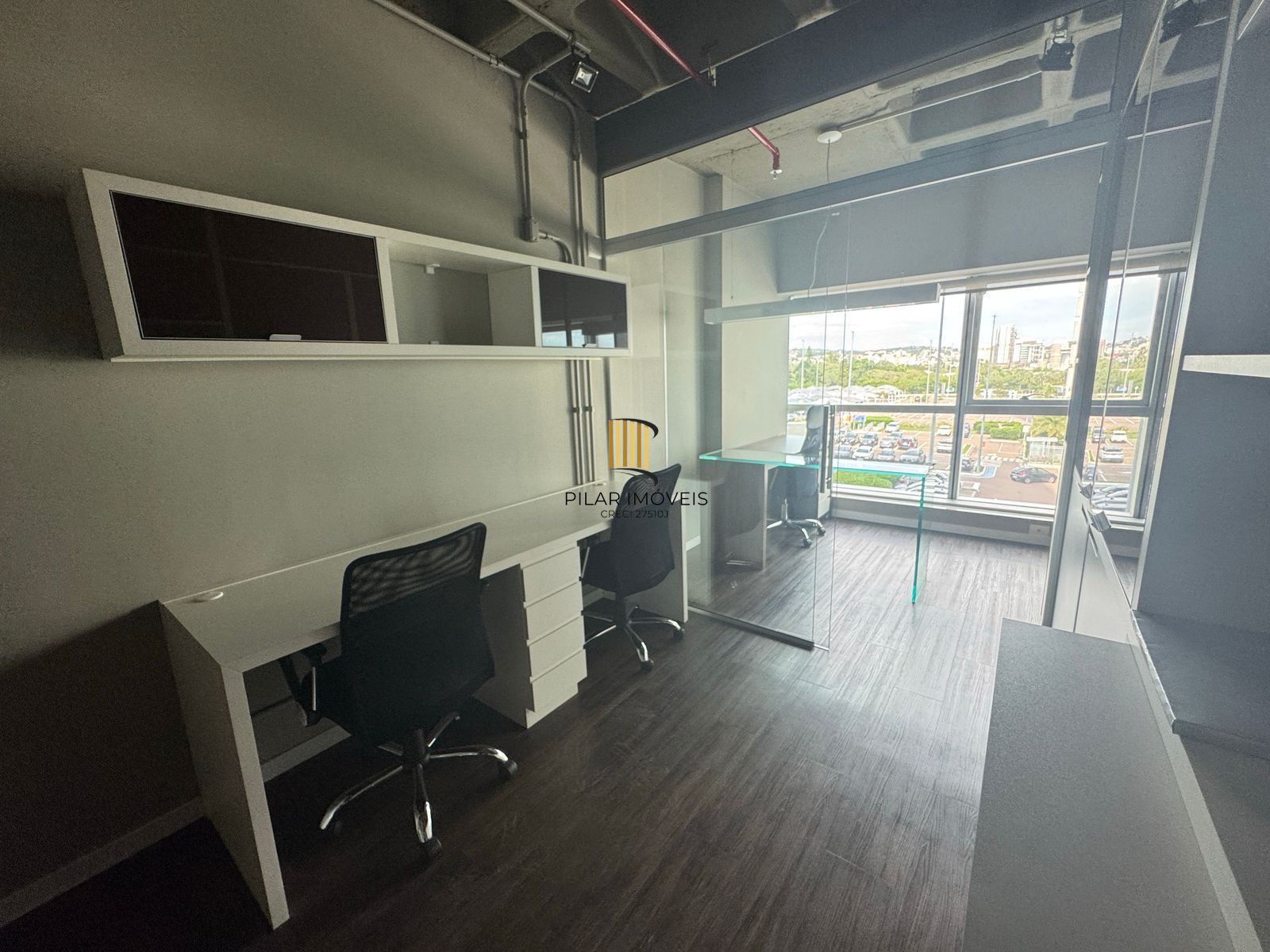 sala comercial finamente mobiliada