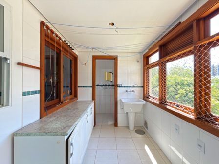 Apartamento com 3 dormitórios á venda no Bairro Tristeza.