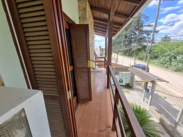 Sobrado em Porto Alegre, no bairro Ponta Grossa, com 4 dormitório(s), e 4 banhei