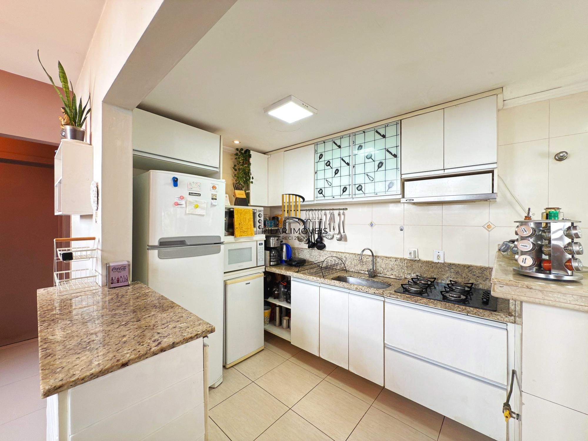 Triplex 4 dormitórios no bairro Pedra Redonda