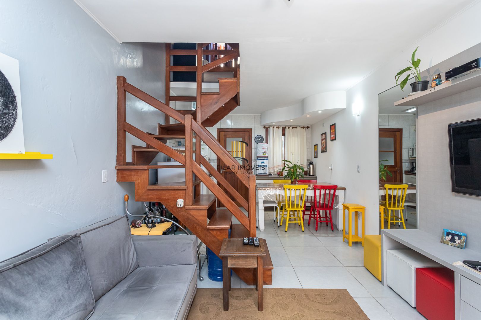 Casa em condomínio à venda com 97m², 2 dormitórios e 2 vagas, no bairro Tristeza em Porto Alegre.