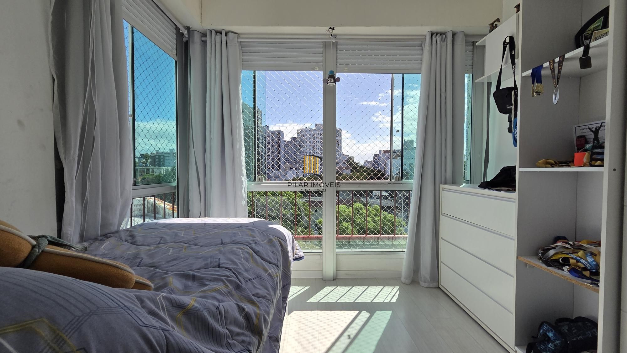 Cobertura duplex com 2 dormitórios e 1 vaga de garagem no bairro Menino Deus – 108,7 m² privativos